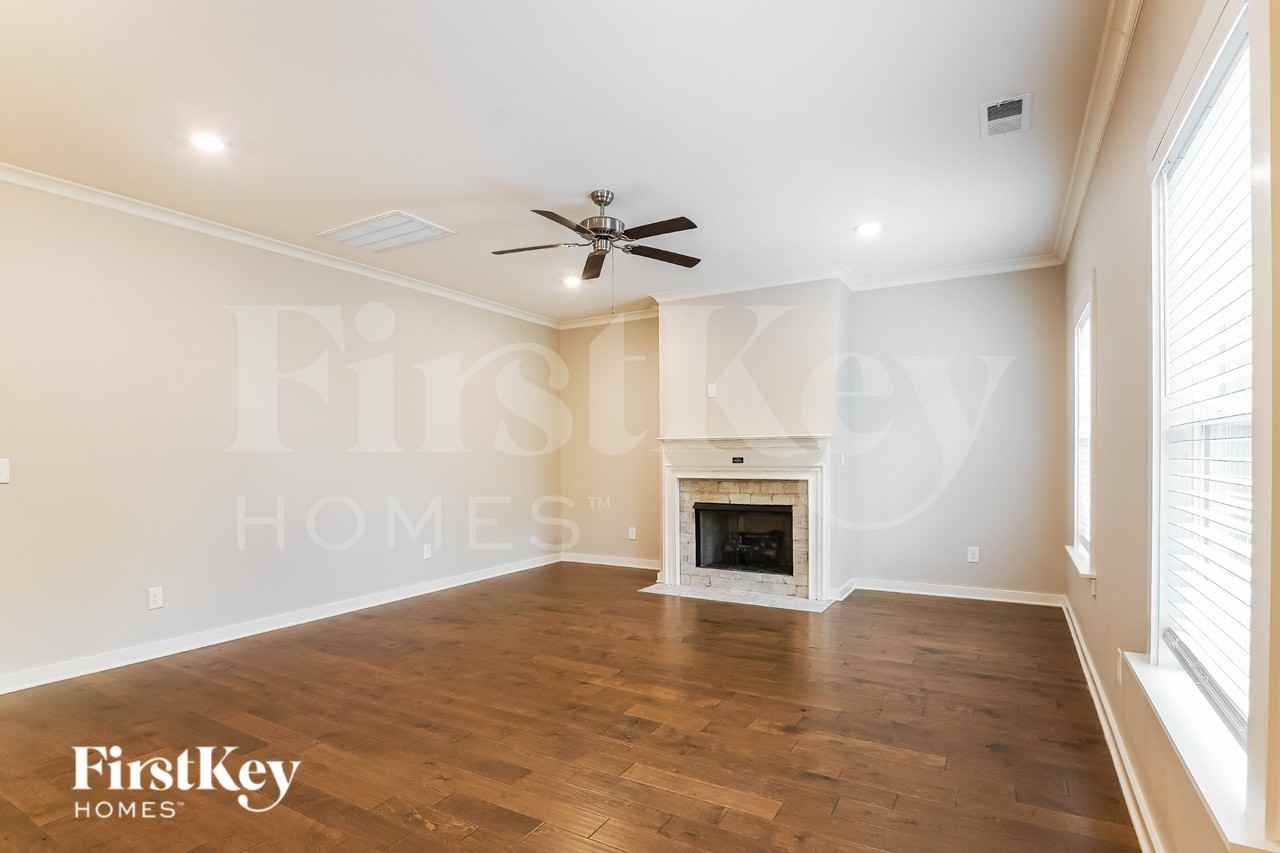 613 Windmill Cir - Photo 2 of 19