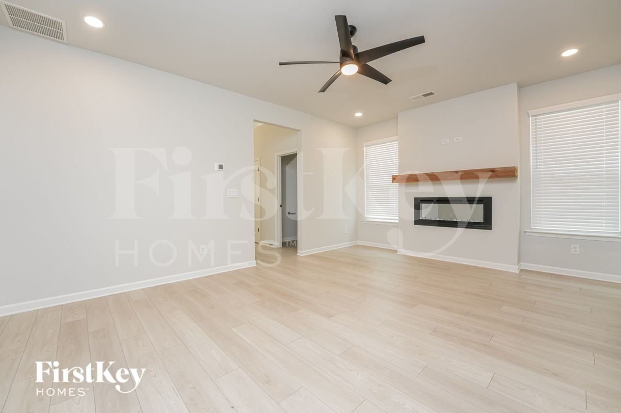 165 Tulip Dr - Photo 2 of 19