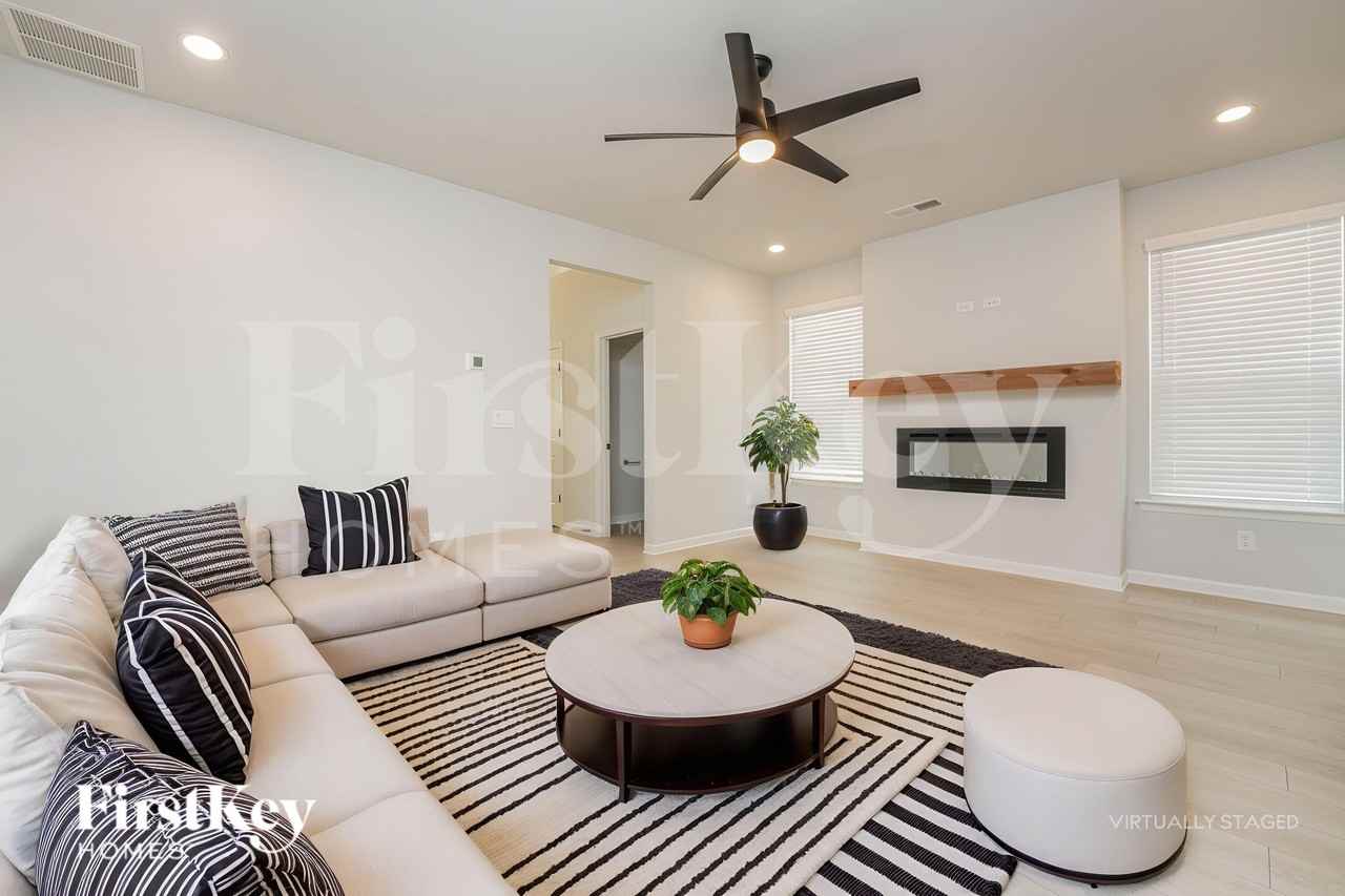 165 Tulip Dr - Photo 3 of 19