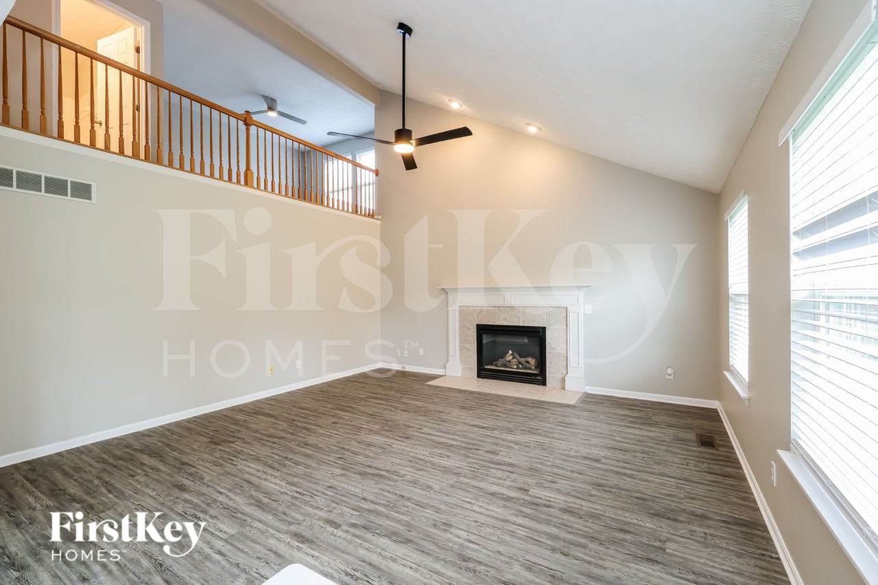 1211 Parkside Dr - Photo 3 of 19