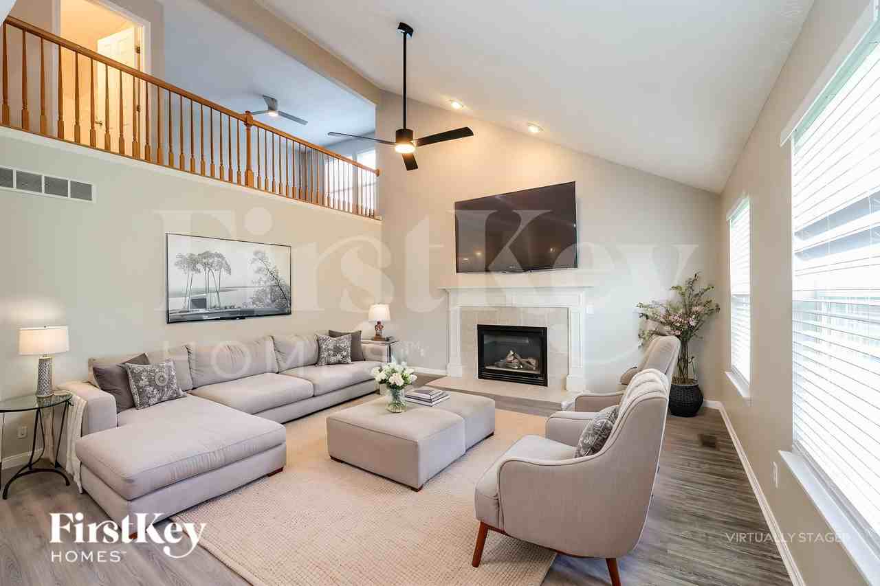 1211 Parkside Dr - Photo 4 of 19