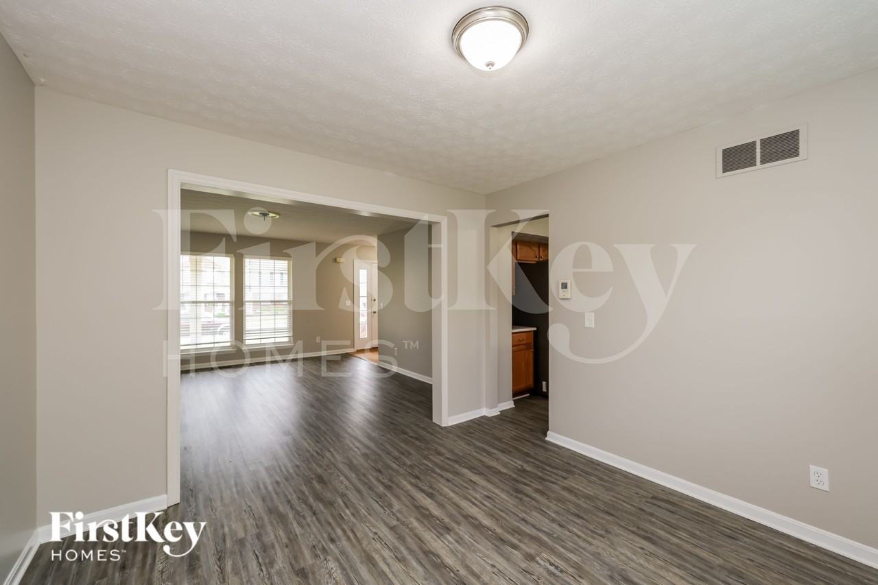 1211 Parkside Dr - Photo 5 of 19