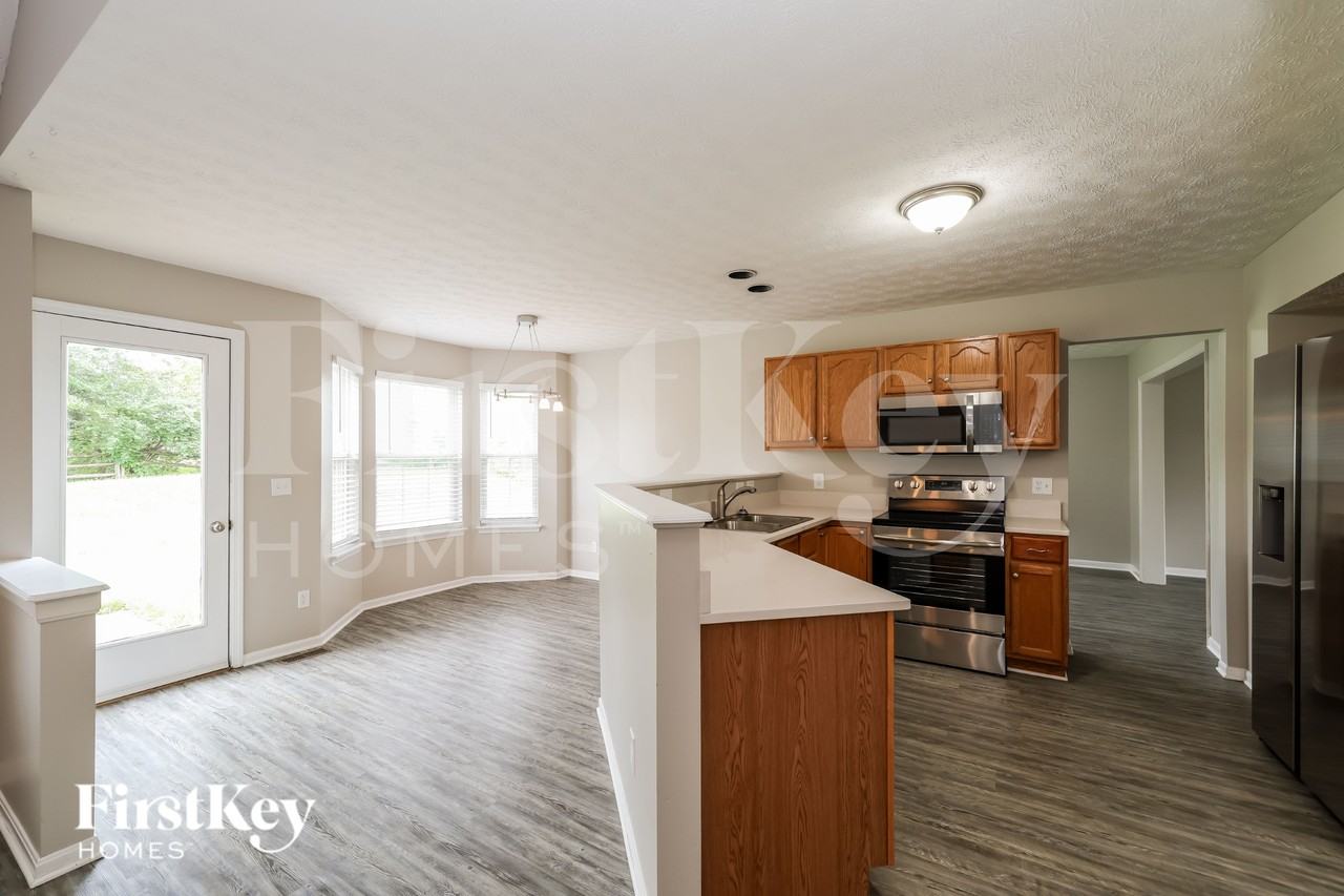 1211 Parkside Dr - Photo 7 of 19