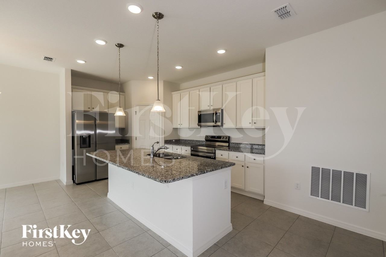 523 Crown Rose Dr - Photo 5 of 16