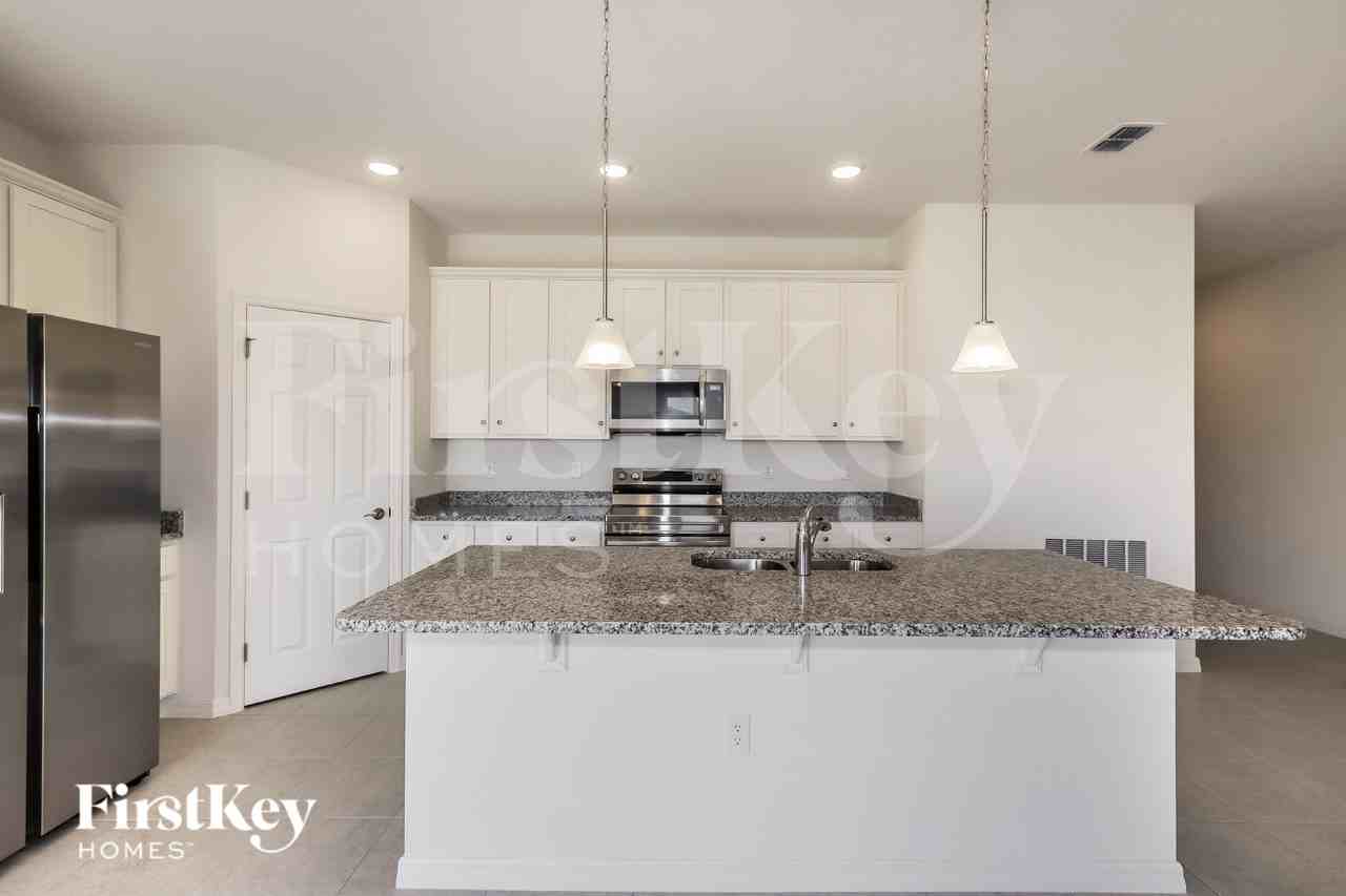 523 Crown Rose Dr - Photo 6 of 16