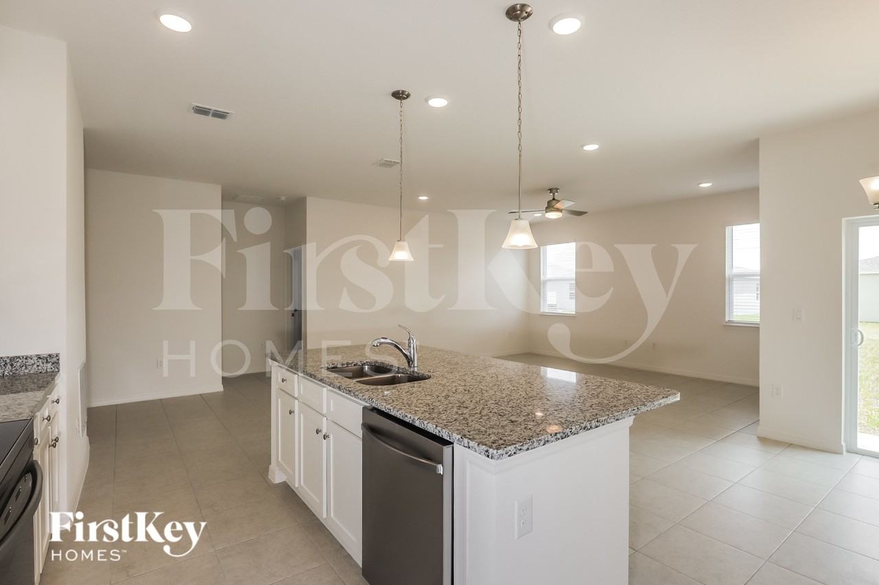 523 Crown Rose Dr - Photo 7 of 16