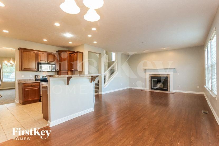 1301 Old Heritage Pl - Photo 3 of 15