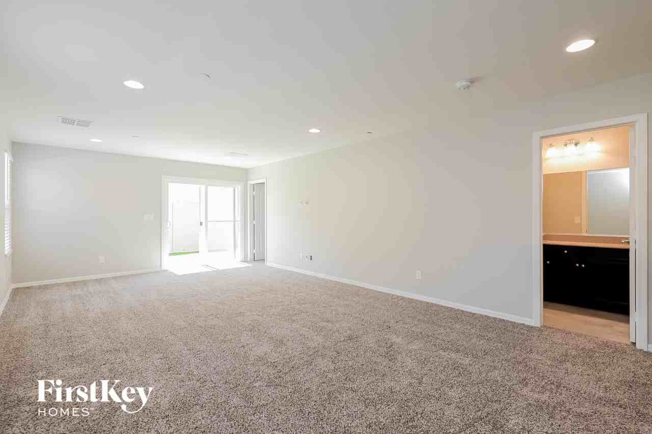 838 N Water St - Photo 3 of 15