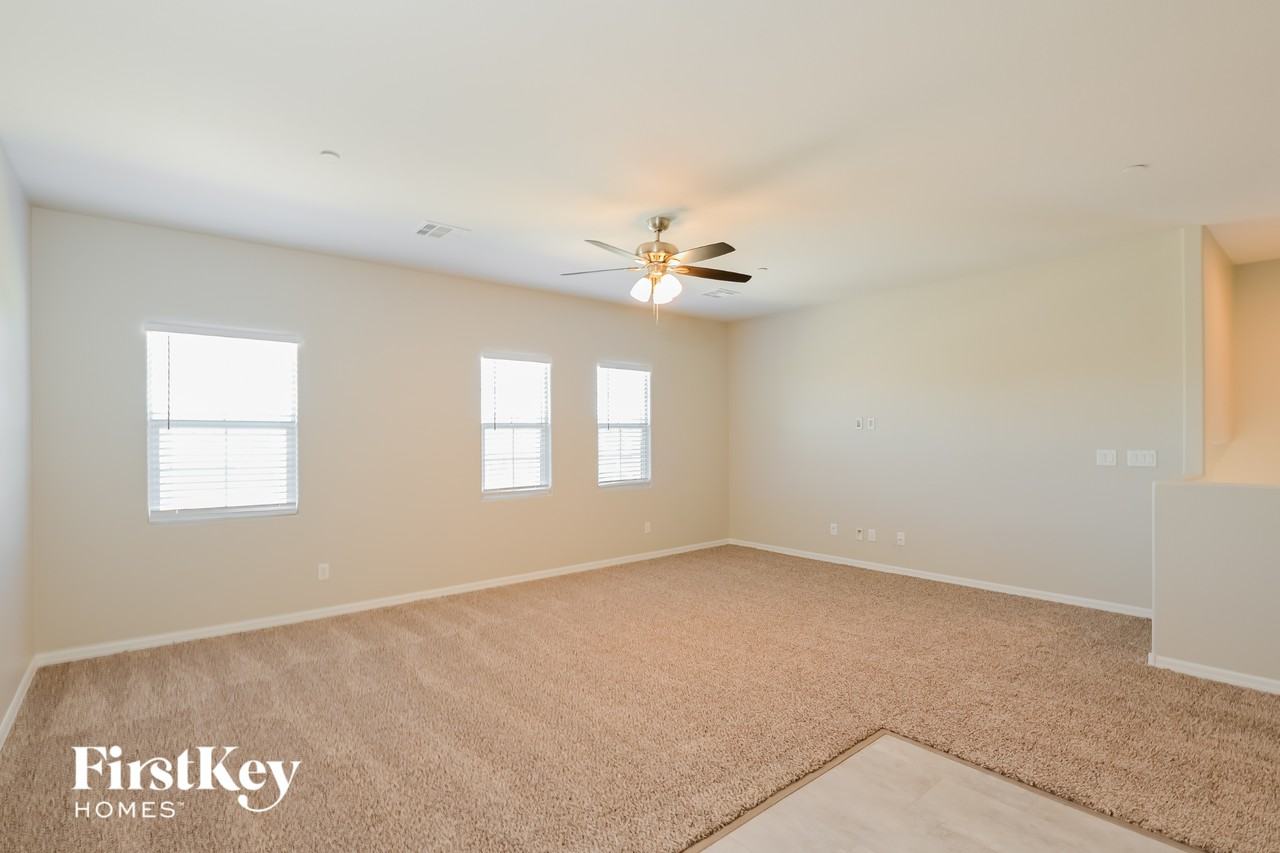 838 N Water St - Photo 5 of 15