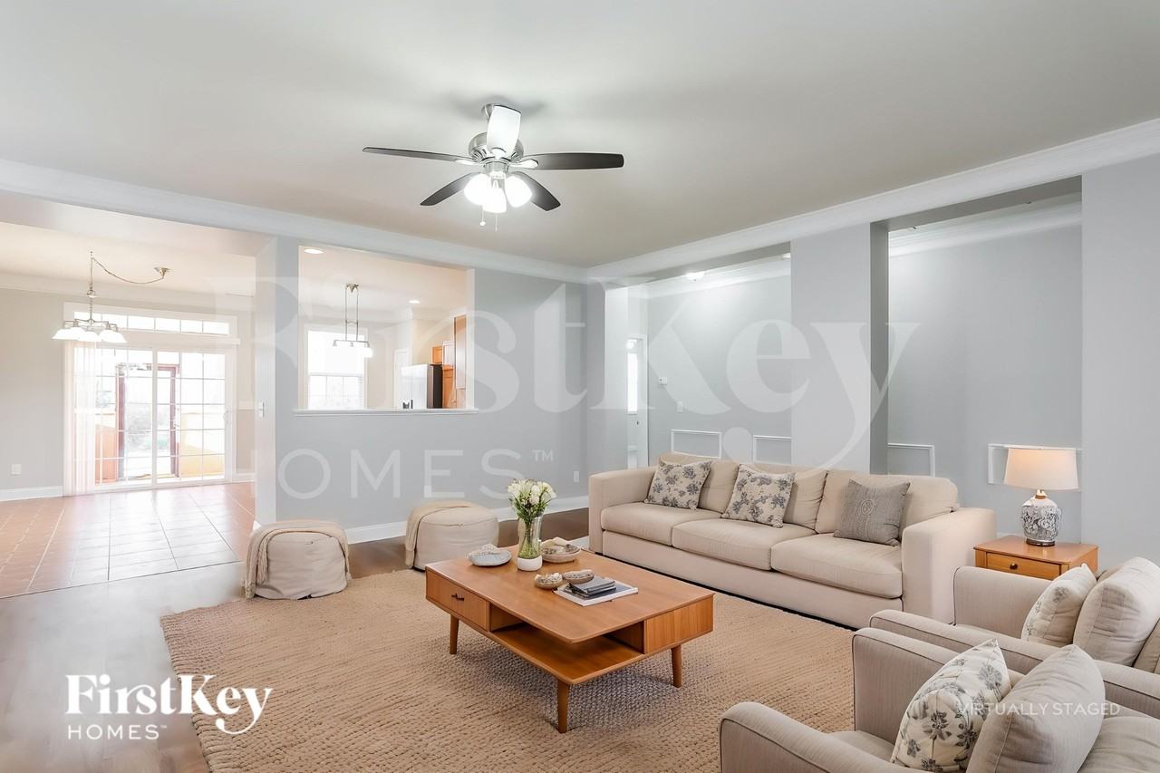 182 Norwich Dr - Photo 4 of 18