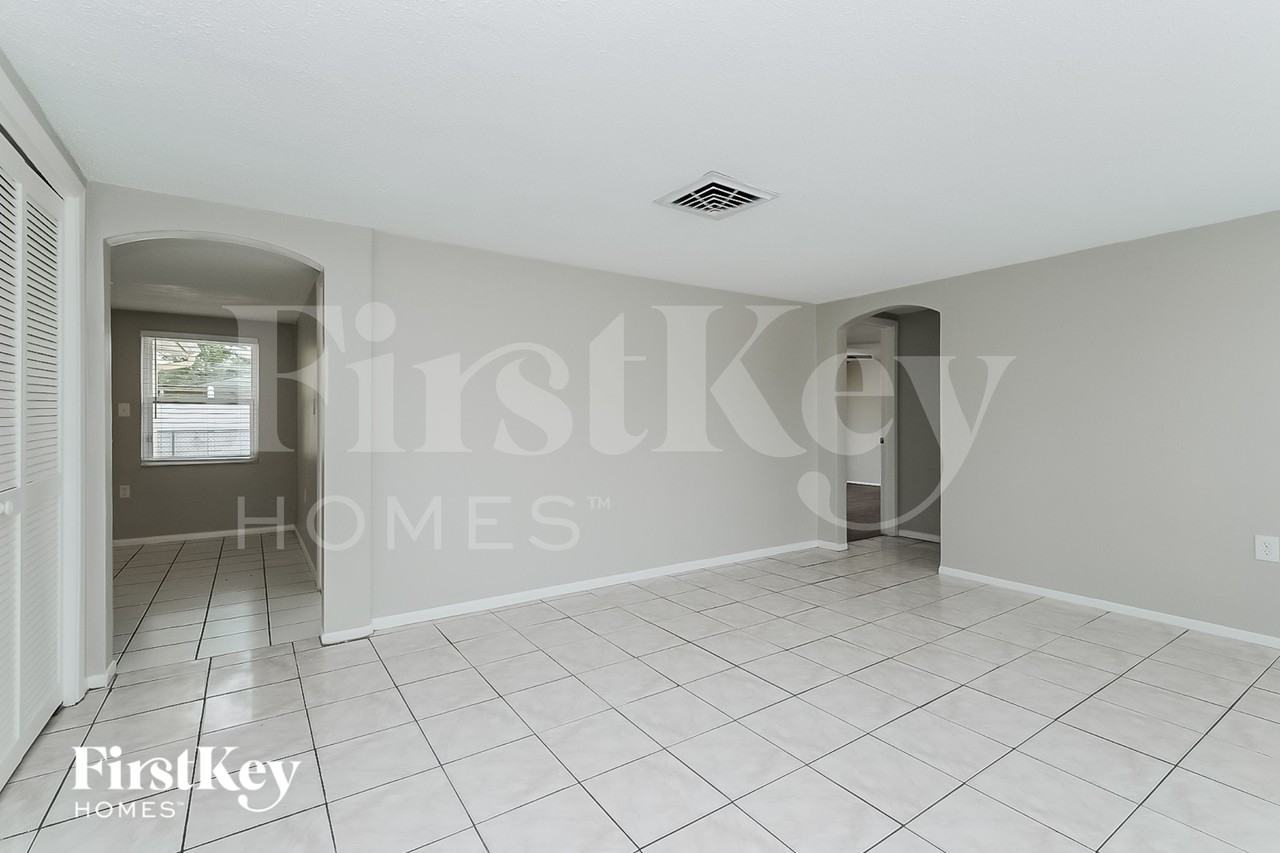 7825 Embassy Blvd - Photo 3 of 15