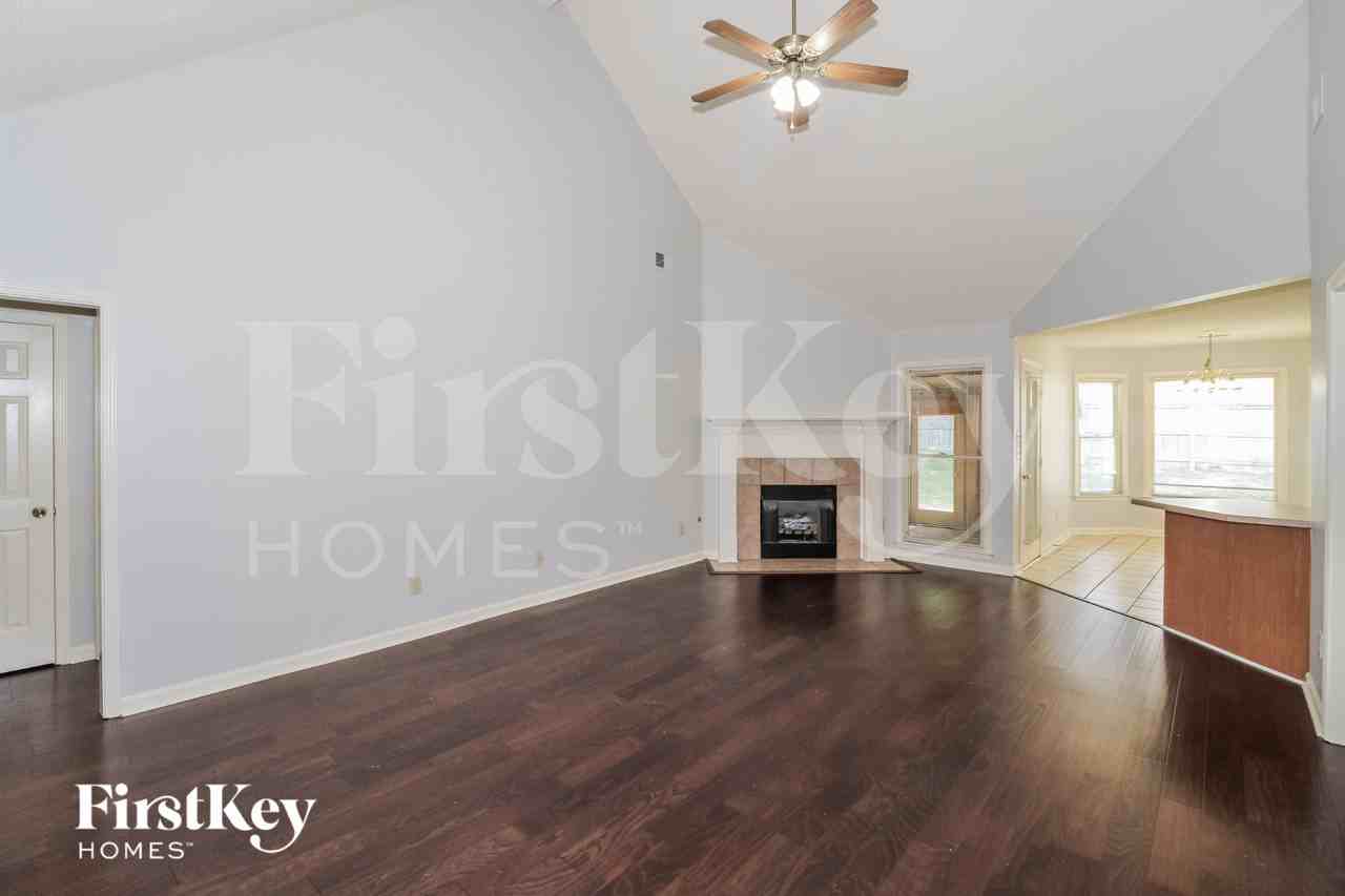 10292 Green Moss Dr N - Photo 3 of 15