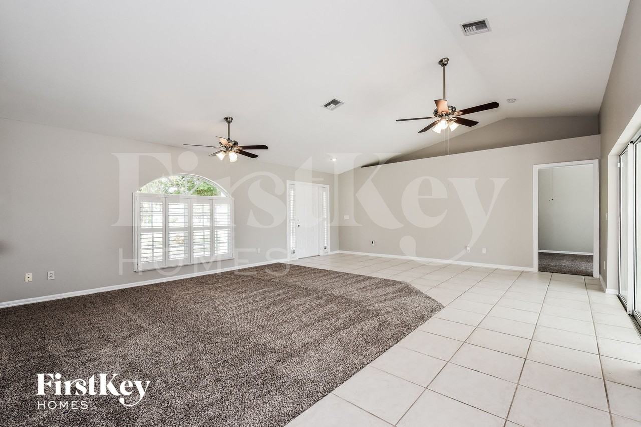 1017 Se 5th Ave - Photo 2 of 15