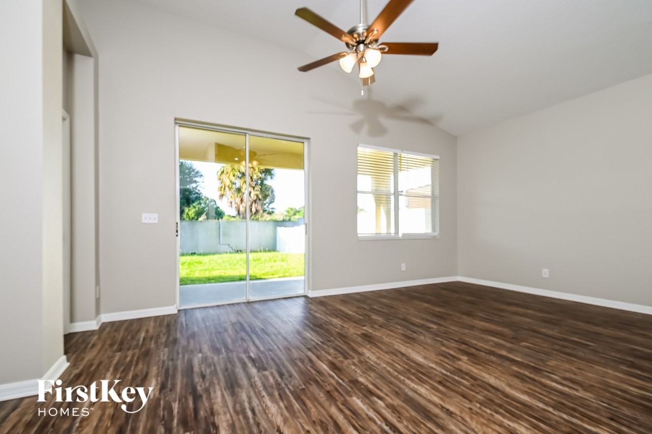 8907 Sandy Plains Dr - Photo 3 of 15