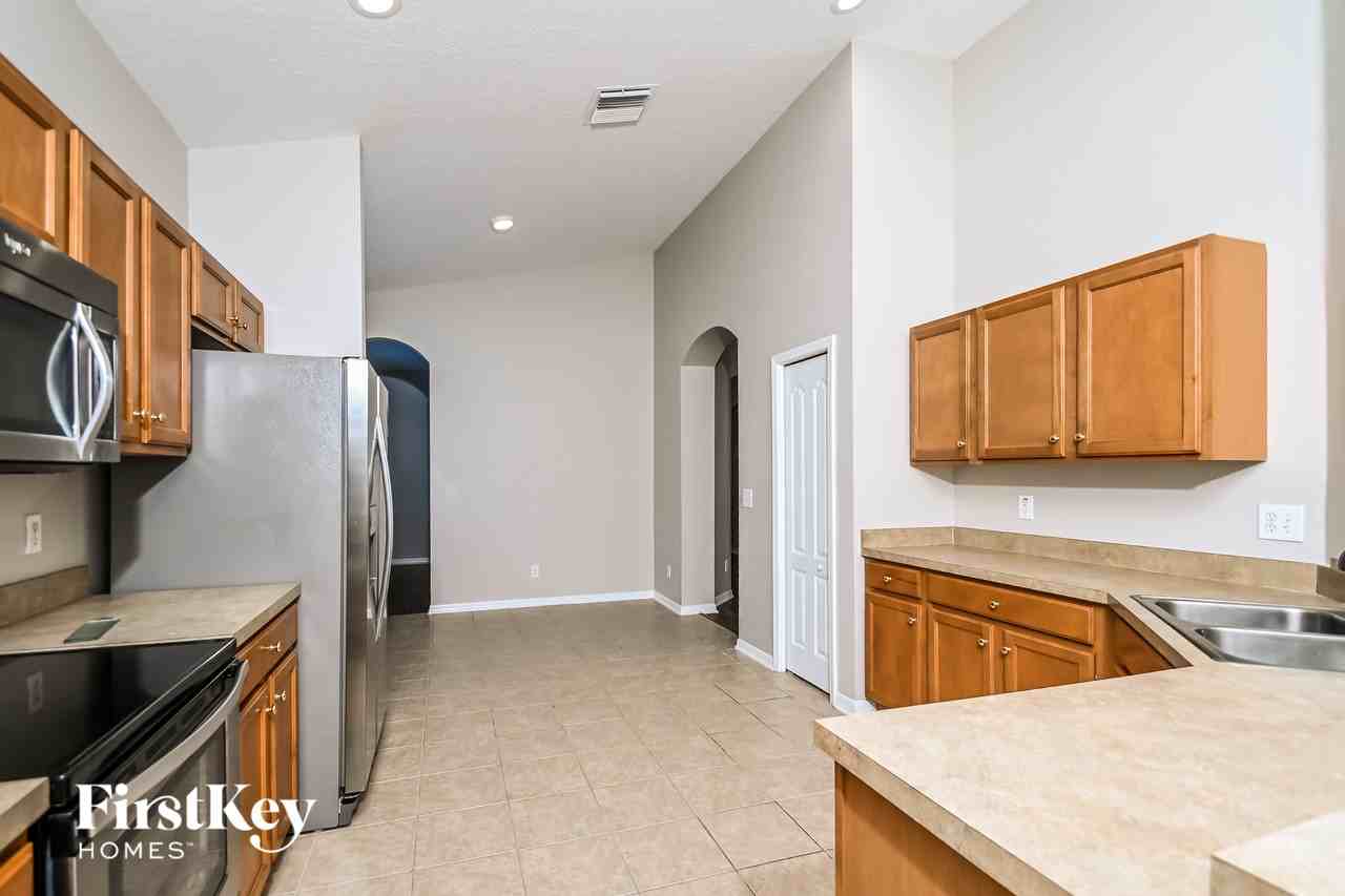 8907 Sandy Plains Dr - Photo 4 of 15
