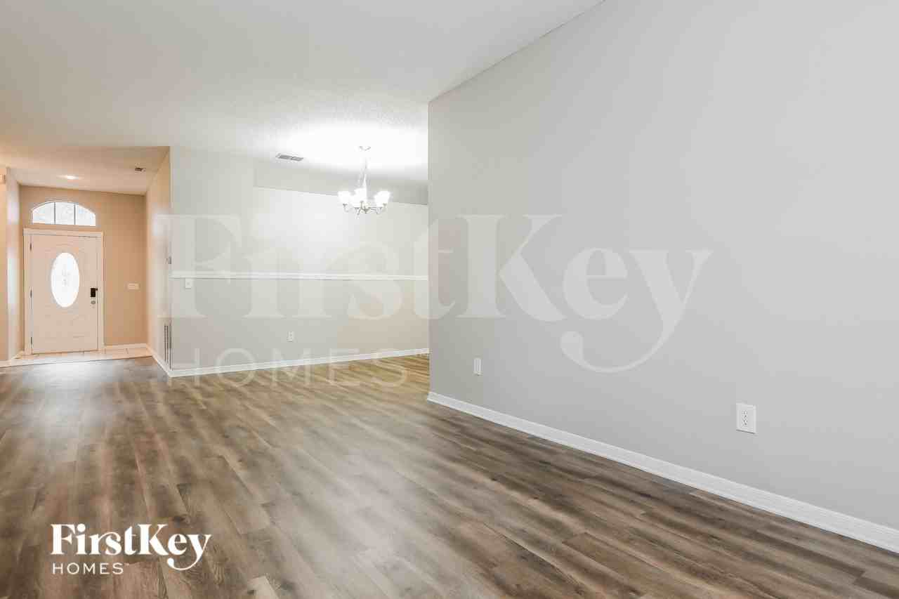 495 Lancer Oak Dr - Photo 4 of 15