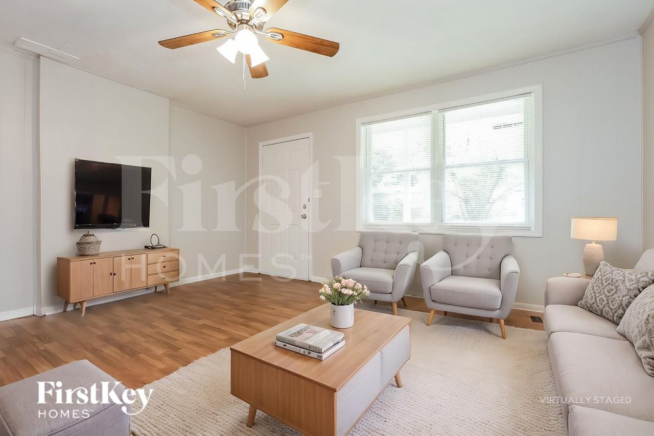 4971 Oakdale Dr - Photo 3 of 19