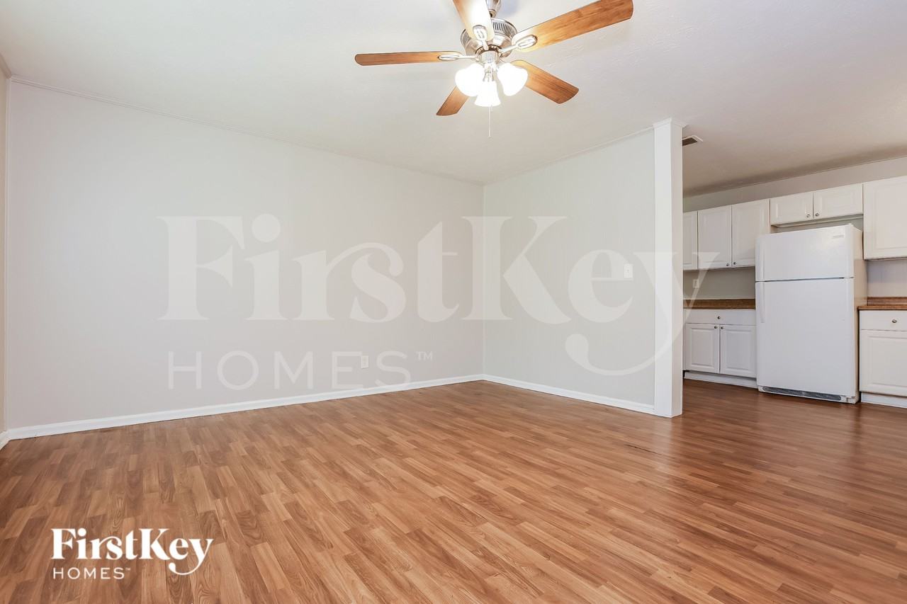 4971 Oakdale Dr - Photo 4 of 19