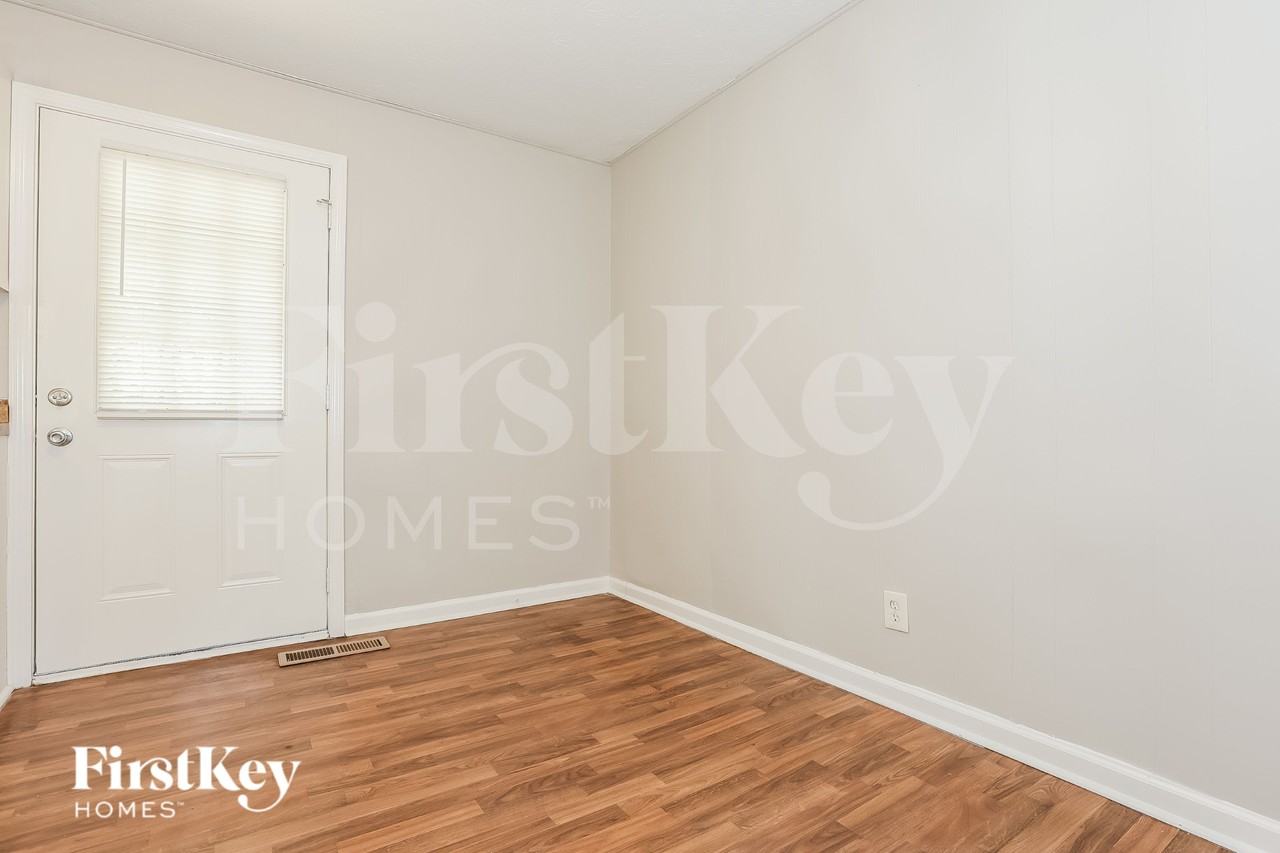 4971 Oakdale Dr - Photo 5 of 19