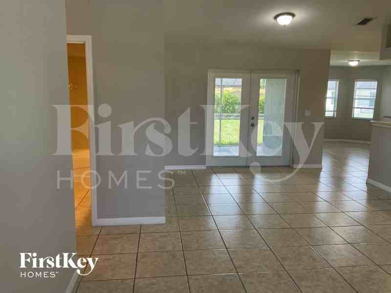 2100 Sw 12th Ter - Photo 2 of 14