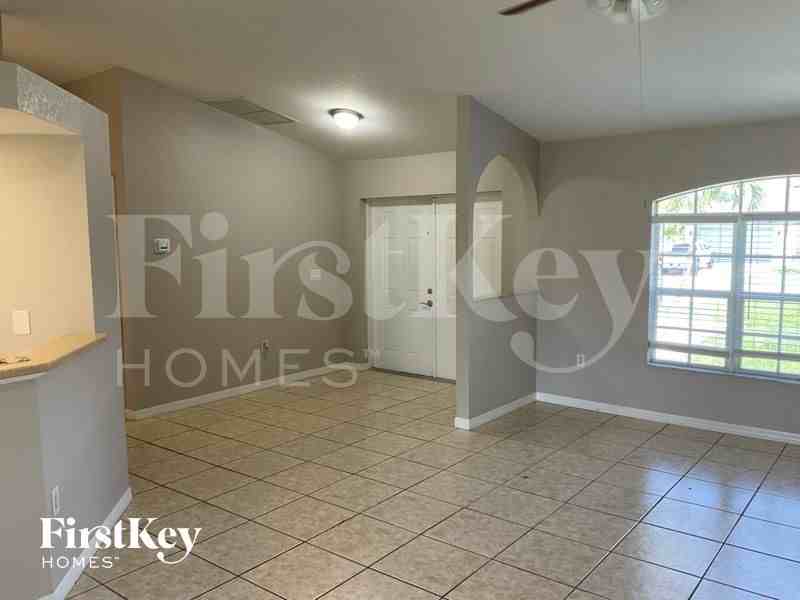 2100 Sw 12th Ter - Photo 3 of 14
