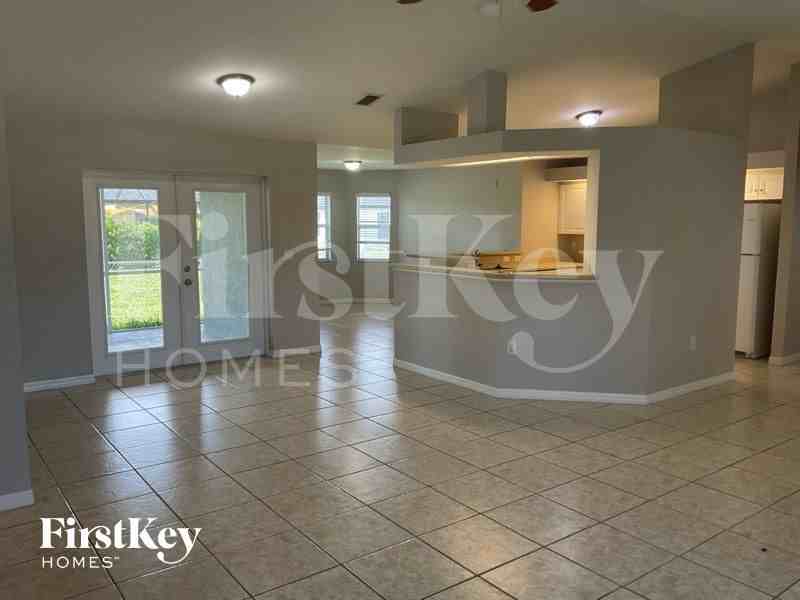 2100 Sw 12th Ter - Photo 5 of 14