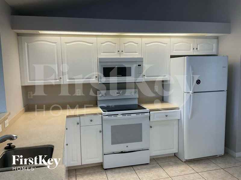 2100 Sw 12th Ter - Photo 6 of 14