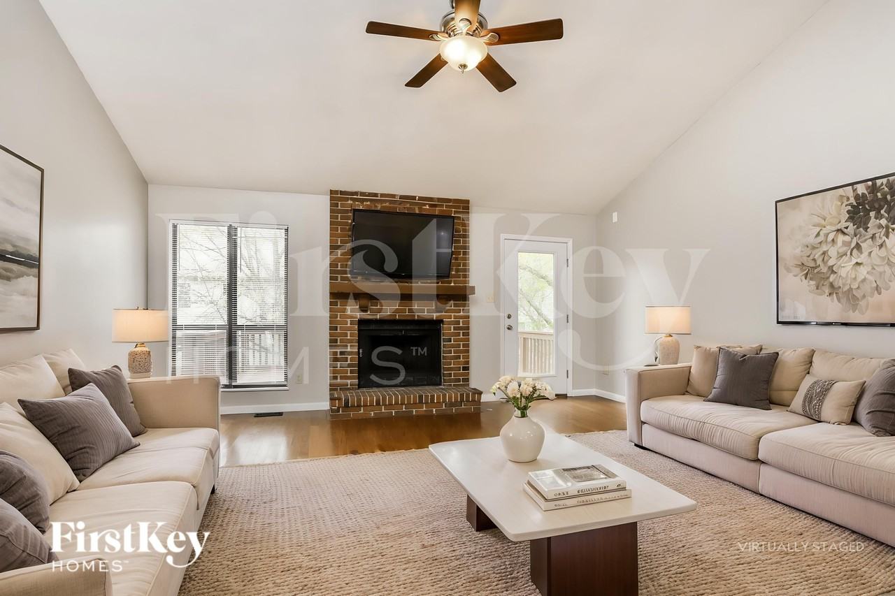 221 Brookmont Farm Ct - Photo 5 of 18