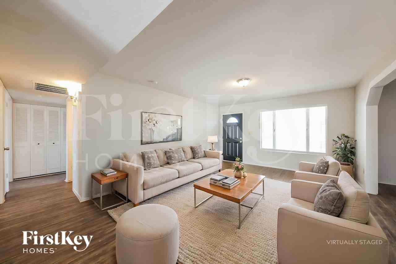 7232 W Brown St - Photo 4 of 19