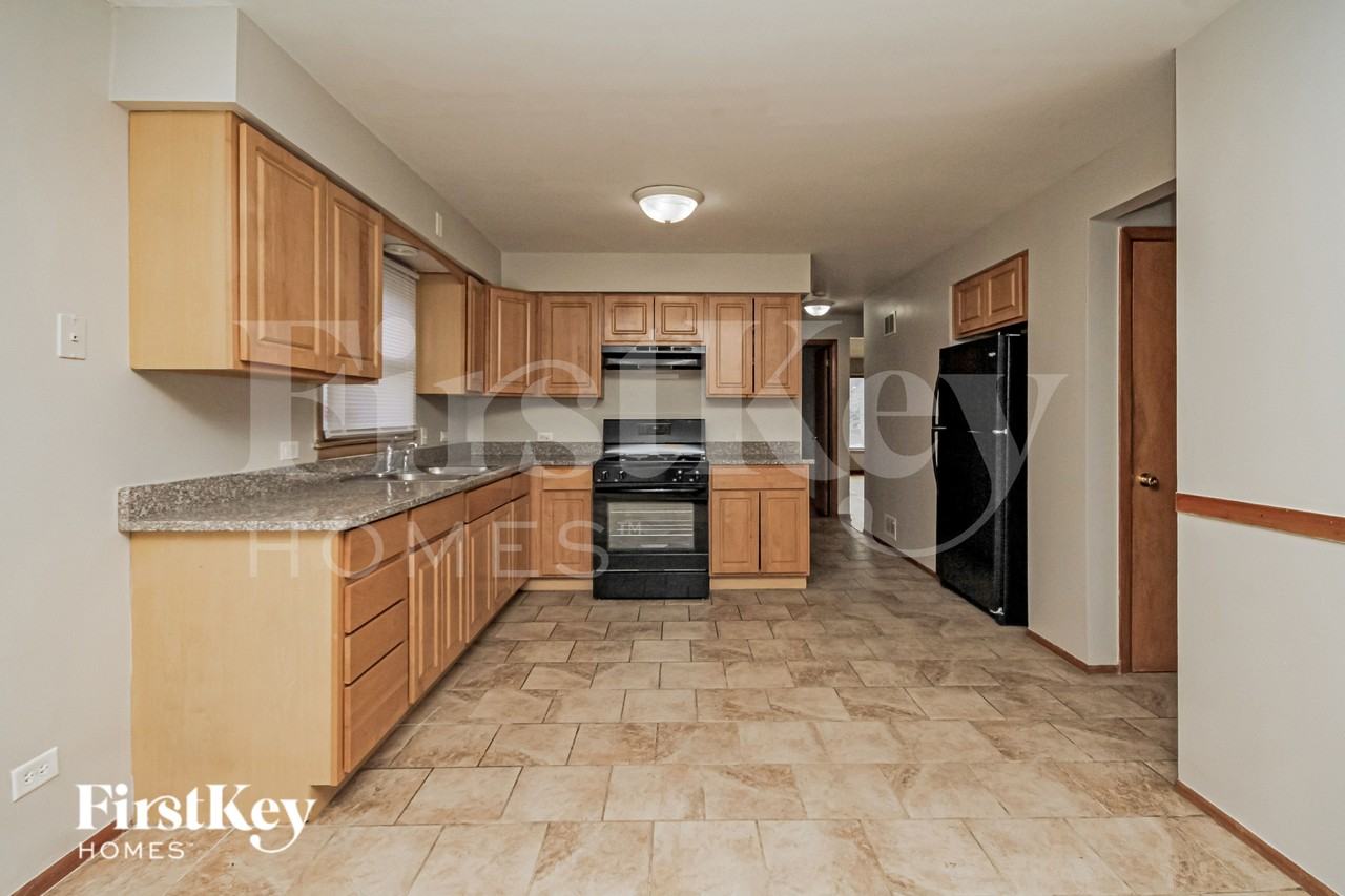 659 Paxton Ave - Photo 5 of 19