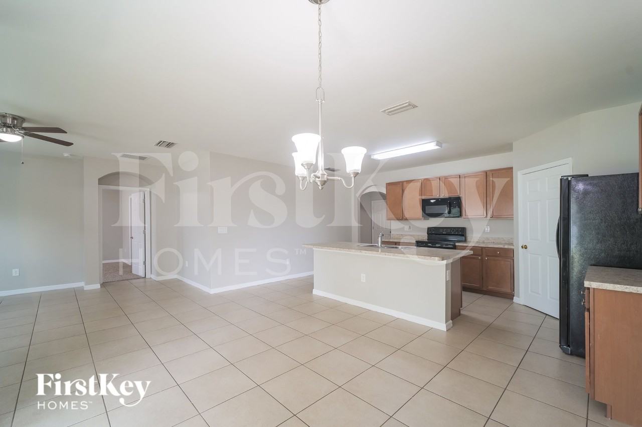 620 Se 1st Pl - Photo 5 of 20