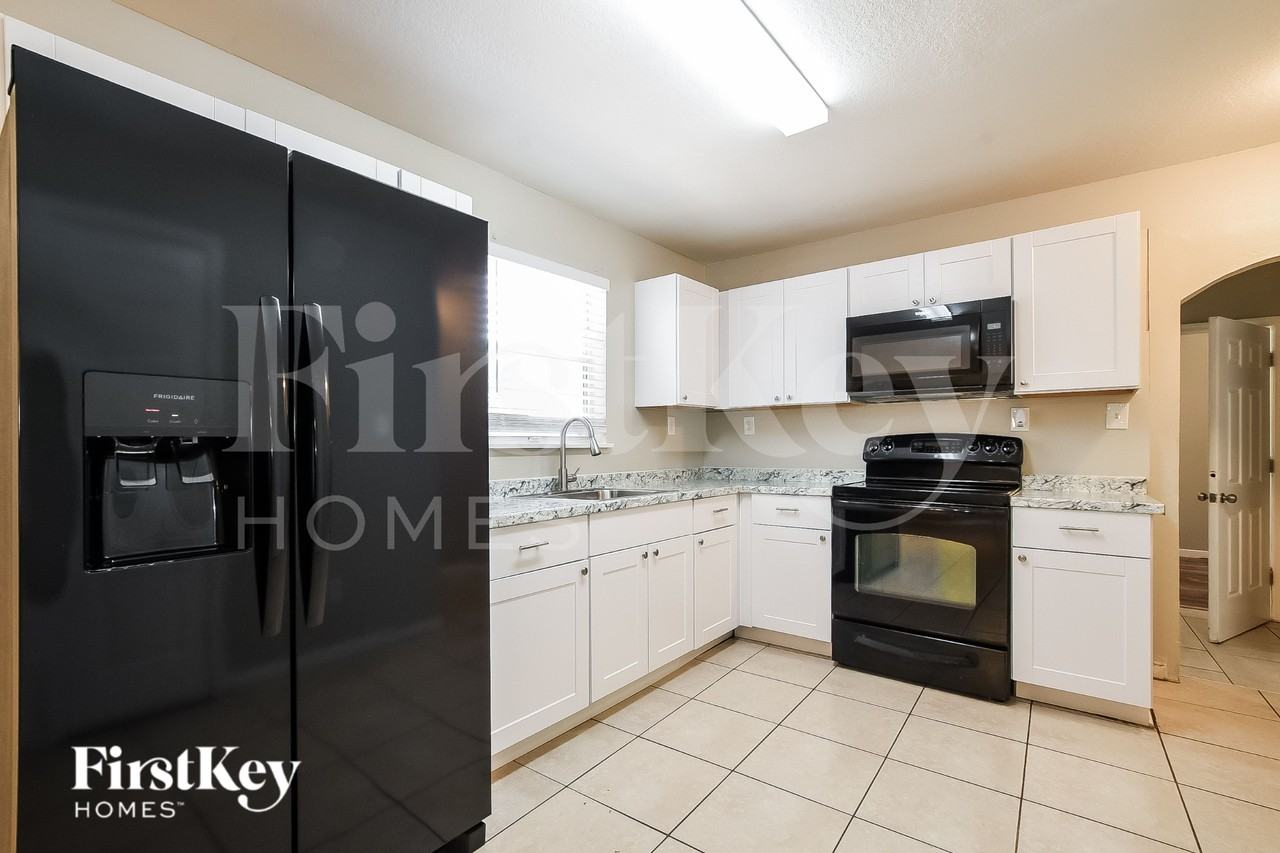 614 Huey St - Photo 7 of 20