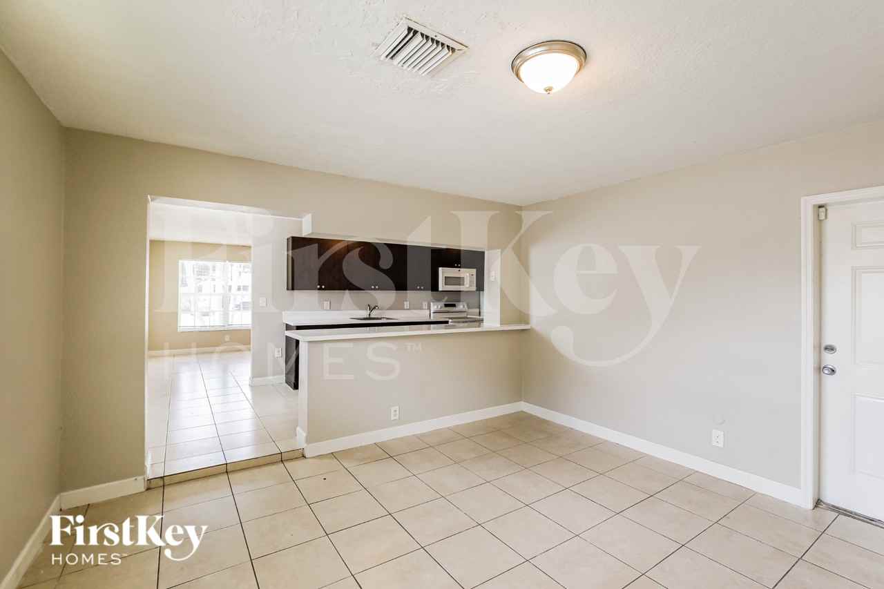 5980 Nw 24th Ct - Photo 5 of 20