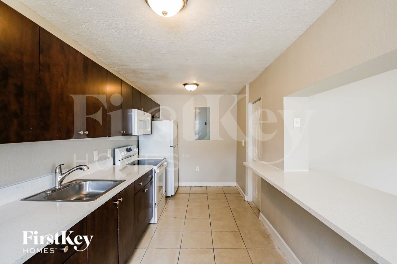 5980 Nw 24th Ct - Photo 7 of 20
