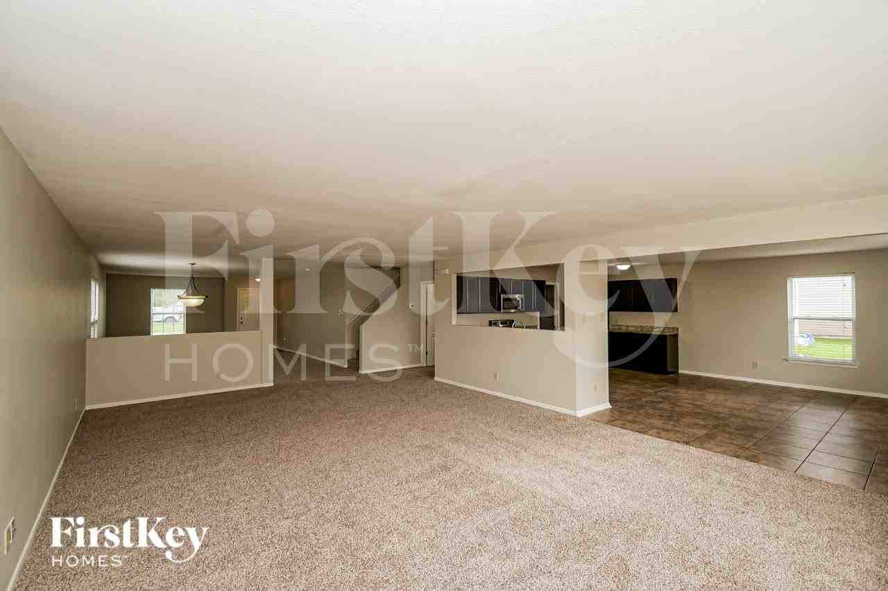 4260 Arches Ct - Photo 2 of 19