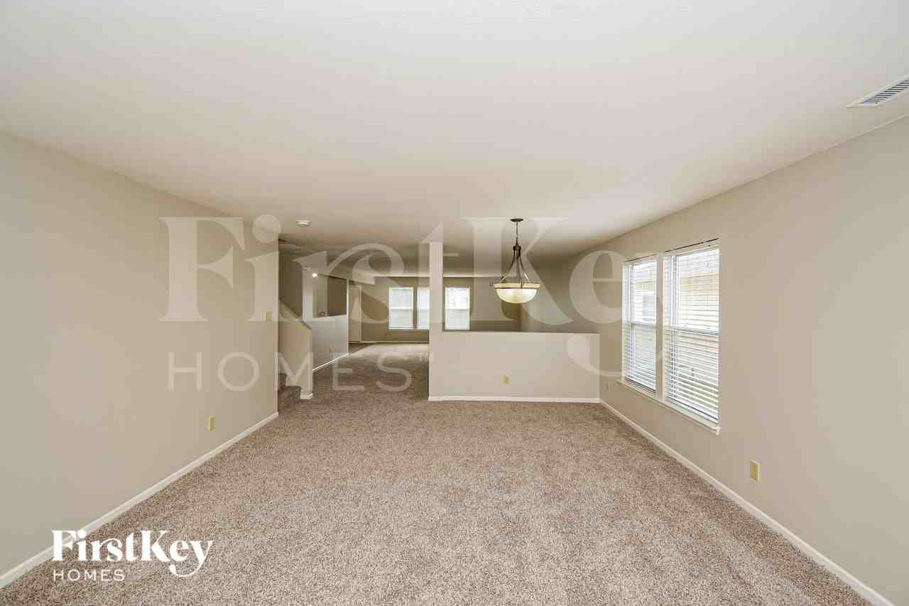 4260 Arches Ct - Photo 4 of 19