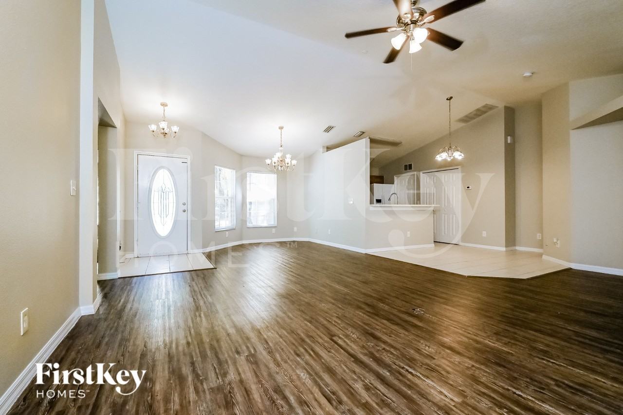 4003 Kingsfield Dr - Photo 4 of 16
