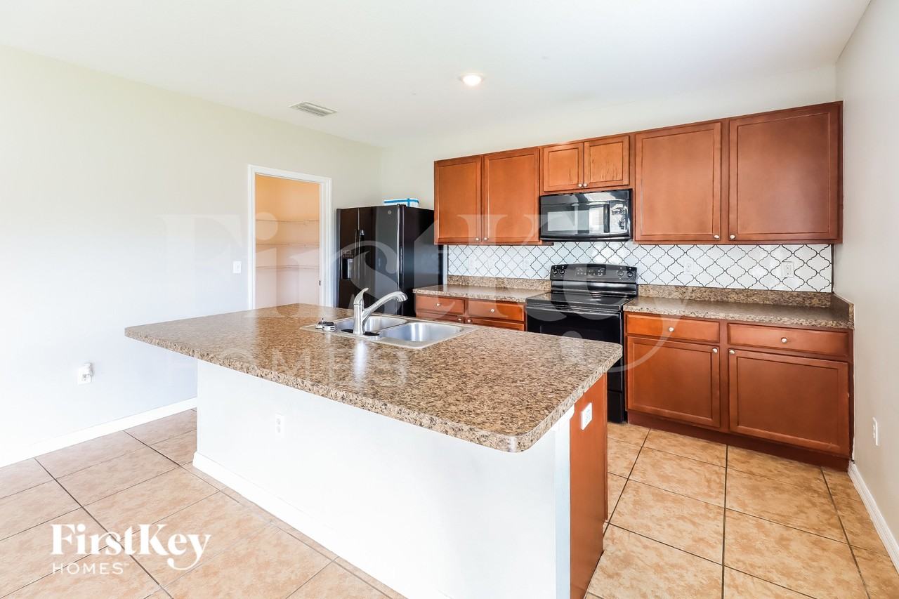 3816 Crystal Dew St - Photo 4 of 15