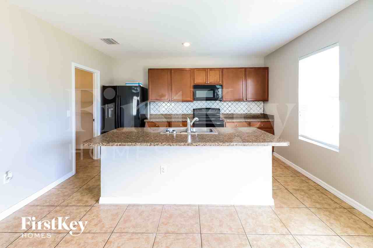 3816 Crystal Dew St - Photo 5 of 15