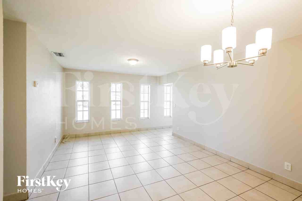 3321 Nw 177th Ter - Photo 4 of 16
