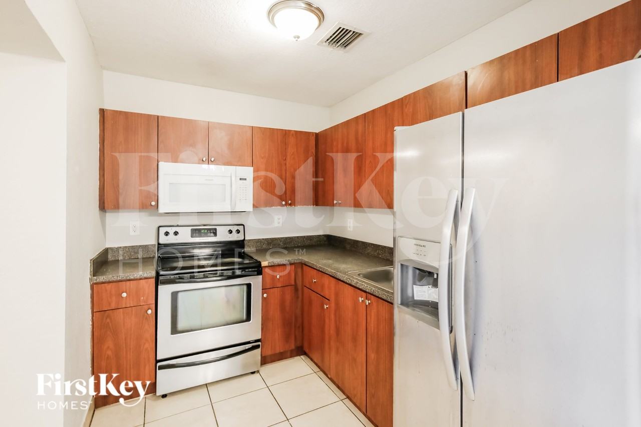 3321 Nw 177th Ter - Photo 5 of 16