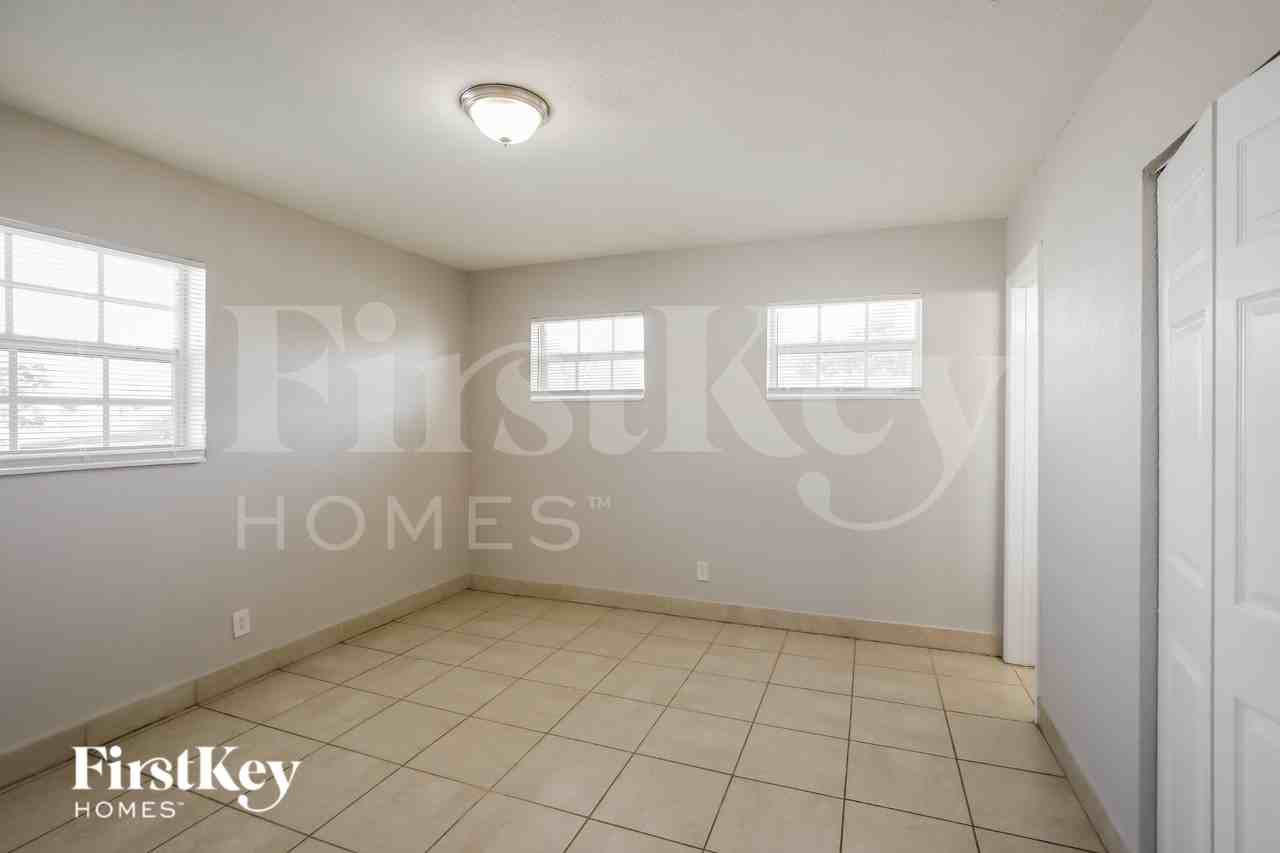3321 Nw 177th Ter - Photo 6 of 16