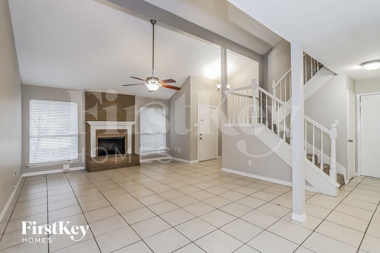 3127 Village Woods Dr - Photo 3 of 15