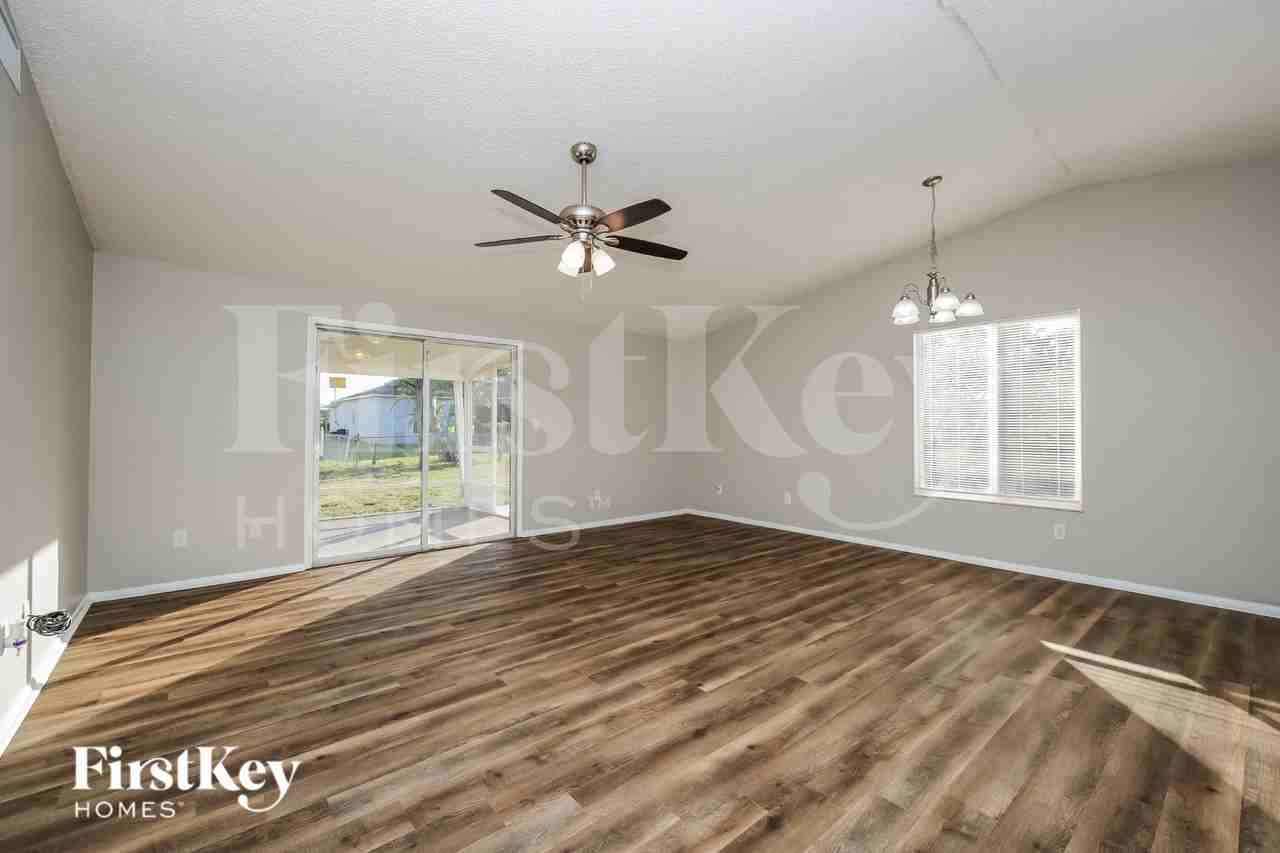 308 Sw 13th St - Photo 3 of 16