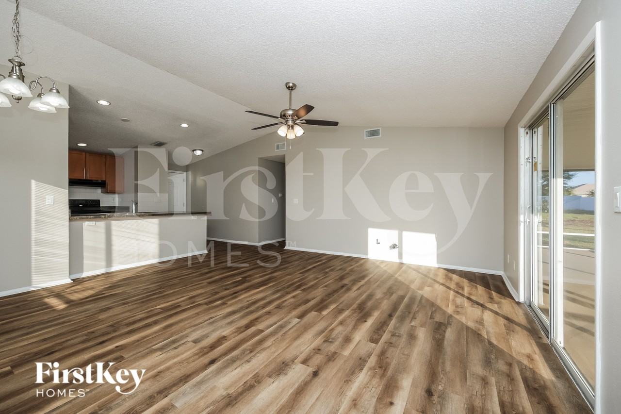 308 Sw 13th St - Photo 4 of 16