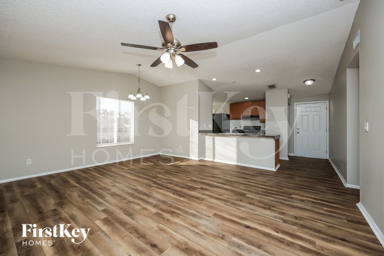 308 Sw 13th St - Photo 5 of 16
