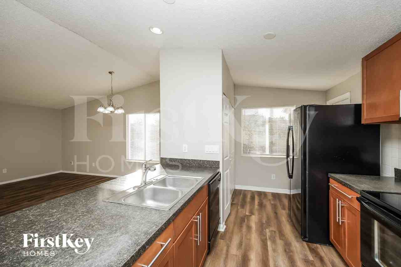 308 Sw 13th St - Photo 6 of 16