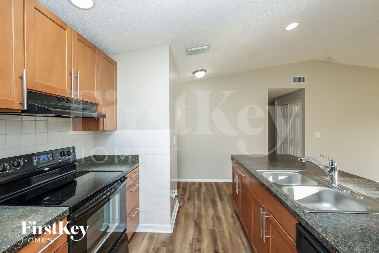 308 Sw 13th St - Photo 7 of 16