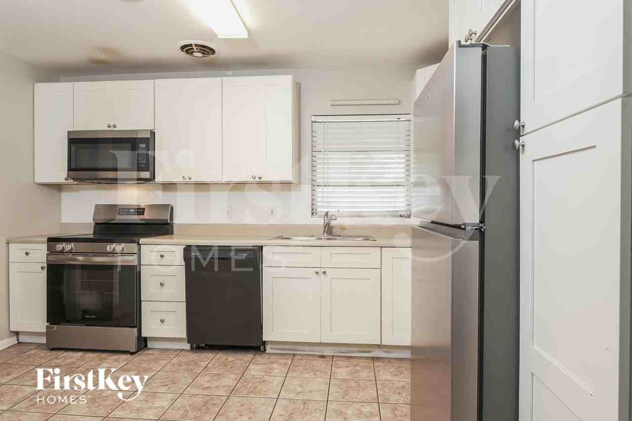 2623 New Jersey Rd - Photo 5 of 20