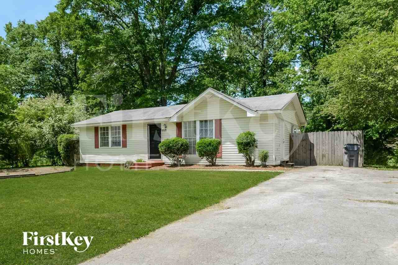 2536 Oak Leaf Ln - Photo 2 of 15